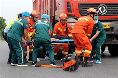 尼玛九龙道路救援